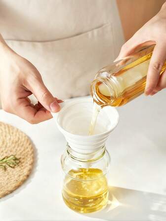 1PC/2PCS Multifunctional Silicone Folding Funnels, Kitchen Tool, Can Be Hung For Storage, Suitable For Bottling And Storing Olive Oil, Beverages, And Miscellaneous Grains, White