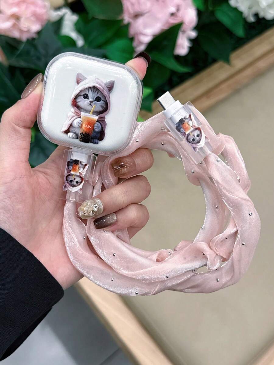 4er Set (1 Stück Ladegerätschutz + 2 Stücke Anti-Quetsch Datenkabel + 1 Stück funkelnder Diamant-Mesh-Kabelschutz), Datenkabel & Ladegerätschutz Set mit bemaltem Katzenmuster beim Milchtee trinken, geeignet für 20W UK Apple Schnellladegerät