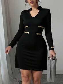 Vestido Negro Corto Ajustado de Manga Larga con Detalles Dorados: Chic y Sofisticada: El Vestido Negro para Cualquier Ocasión Elegante, Evento de Noche - Negro - Ver 5