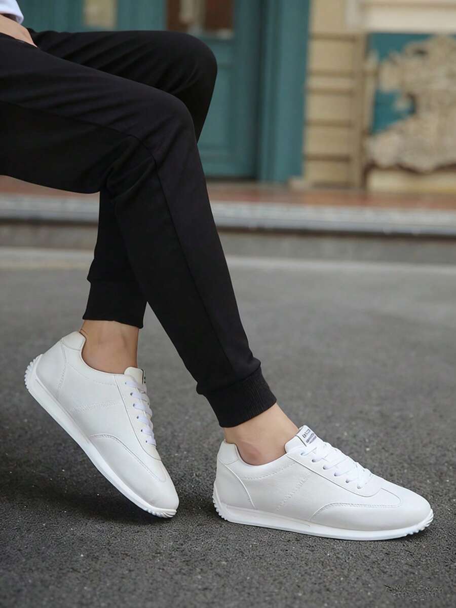 أحذية رياضية كاجوال للرجال، أحذية جري خفيفة الوزن ومريحة، أحذية رجالية بتصميم أنيق برأس مستدير، أحذية تزلج منخفضة الكاحل، أحذية بيضاء مريحة متعددة الاستخدامات للاستخدام اليومي والخارجي والتنقل