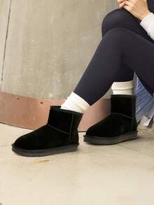Women's Snow Boots Genuine Suede With Faux Fur Lining. 0.9 Inch Flat Classic Water-Resistant, Anti-Slip Winter Booties Feature A Slip-On Design And Comfortable Memory Foam,Suit For Staying Warm And Stylish This Winter - 黑色 - 查看 8
