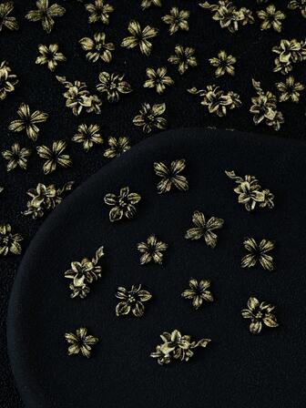 100个3D美甲饰品，适用于亚克力指甲，柔软的山茶花、玫瑰、栀子花图案，可用于美甲设计DIY配件和工艺品制作。