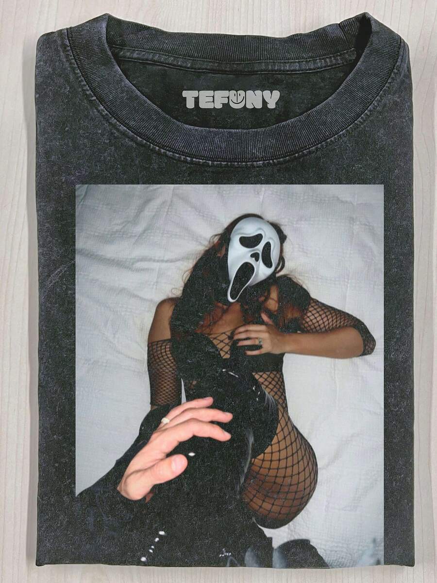 Absolutely Amazing And Hilarious Facial Expressions, Incredibly Sexy And Beautiful Legs, And A Matching T-Shirt. - 白色 - 查看 1