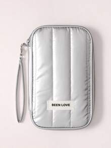 1个RFID屏蔽护照包，高品质旅行护照夹，可收纳多本护照、旅行票据卡等文件，配有可拆卸腕带，情人节礼物，送给妻子或女友的旅行必备佳品，适合假期旅行，四季皆宜：春、夏、秋、冬，也适合家庭旅行。