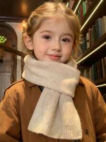 1条柔软舒适、百搭的纯色针织围巾，适合日常、户外、上学、休闲、旅行、送礼，时尚百搭，适合9-16岁儿童，秋冬季节穿着。