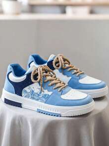 Zapatillas deportivas transpirables para hombre, diseño estampado, zapatillas deportivas con cordones, zapatillas deportivas de skate para hombre con diseño patchwork en bloques de color, zapatillas deportivas para hombre, diseño en bloques de color, calzado informal de moda de inspiración retro. - azul claro - Ver 4