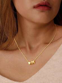 这款小巧厚实的字母气球 3D 首字母心形镀金吊坠项链是一款专为女性设计的个性化珠宝。 - 金色 - 查看 3