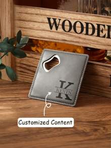 1 Stück personalisierter, lasergravierter Namens-Untersetzer mit Flaschenöffner, Kaffee-Untersetzer, quadratischer 2-in-1 Untersetzer mit Flaschenöffner, Glas-Untersetzer, Küchen-Flaschenöffner, Bier-Festival-Flaschenöffner, Bar-Flaschenöffner, Geschenk für Weinliebhaber, Barkeeper-Geschenk, Küchenutensilien, Heimdekoration, Einweihungsgeschenk, Hochzeitsfeier, Vatertag, Männergeschenk, Weihnachten, Halloween-Geschenk