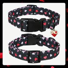1 pezzo Collare per cani a tema San Valentino a forma di cuore multicolore con elegante ciondolo a forma di cuore - Materiale in poliestere durevole, adatto per uso interno ed esterno, con fibbia in plastica nera