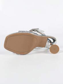 Sandalias de tacón alto con puntera cuadrada, decoradas con hebilla cuadrada de cristal de ródio brillante, elegante y de moda para mujer. Estilo glamoroso y encantador para eventos nocturnos, bodas, fiestas y atuendos de primavera y verano. - Plateado - Ver 10