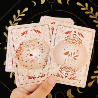 1盒命运玫瑰神谕卡，53张英文卡片，浪漫优雅的玫瑰卡。适合作为圣诞节、新年礼物。