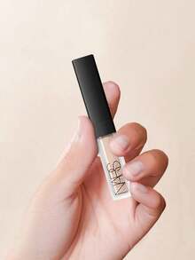 Nars 1.4毫升/0.05盎司旅行装柔滑亮泽遮瑕膏，中等遮瑕度，香草色 - L2 - 非常浅色，中性底色 - Vanilla - 查看 8