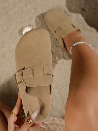 Bruna slip-on-skor för dam med bred passform och metallspännedekor, lätta lyxiga, moderiktiga och avslappnade festtofflor, lämpliga för utomhusbruk, strand, retrochic, lämpliga för breda fötter