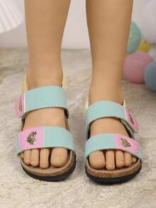 1双女童时尚平底凉鞋，彩虹装饰，时尚百搭，适合女孩户外、旅行、度假穿着