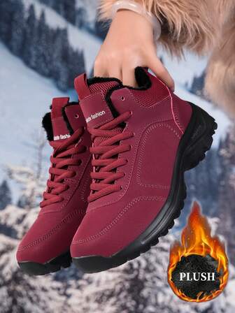 女式冬季雪地靴，户外防滑加大码轻便保暖徒步雪地鞋