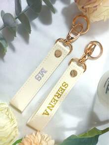 1 Stück personalisierter großer Ring Schlüsselanhänger - Individualisierte Schlüsselanhänger - Handschlaufen Schlüsselanhänger - Taschendekoration - Autohaken - Geschenke für sie - Mode Schlüsselanhänger - Weihnachtsgeschenke, nur Schriftzeichen, Sonderzeichen können nicht individualisiert werden, Multifunktional, Dekorativ, Wiederverwendbar, Exquisit, Stilvoll, Hochwertig, Farbig, Modern, Individuell, Personalisiert, Einzigartig, Wohndekoration, Wohndekoration, Warme Atmosphäre, Herbstliche Wohnungsauffrischung, Wohnharmonie