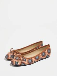 أحذية نسائية مسطحة، طراز صيني جديد كلاسيكي بني اللون بتصميم أصابع قدم مستديرة، بدون كعب، قاع ناعم ومريح، أحذية باليه، موديل جديد لخريف 2025