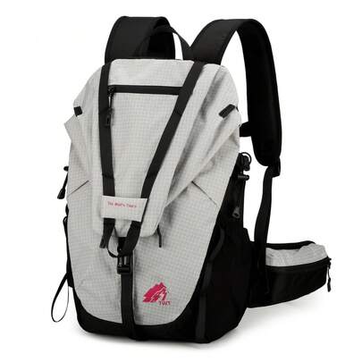 大容量、高耐用性、轻便防水的高品质户外运动背包。适合徒步旅行、远足、旅行和日常使用。多功能设计，拥有充足的存储空间，防水耐磨，舒适的加厚背垫和肩带。