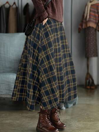 Christmas And New Year Autumn And Winter Vintage Plaid Skirt, Coffee-Colored High-Waist Flared A-Line Skirt, Mid-Length Forest-Style Versatile Skirt That Is Slim-Fitting And Hip-Covering. Features A Vintage Plaid Design That Is Both Breathable And Skin-Friendly, While Maintaining Its Shape. Suitable For Work And Everyday Occasions, It Is A Versatile Piece To Enhance The Quality Of Your Autumn And Winter Wardrobe.
