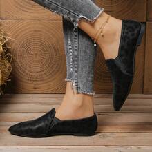 Women's Flat Pointed Toe Slip-On Leopard Print Casual Flat Loafers - Black - View 2