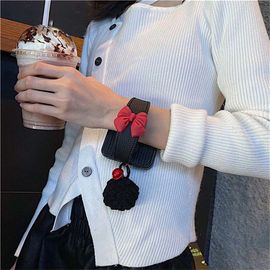 奢华红色蝴蝶结手链黑色藤编图案手机壳，兼容三星及其他手机，毛球吊坠饰品 - 黑色 - 查看 1