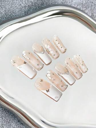 Fyrkantiga naglar Franska handgjorda press-on naglar med pärlor, fjärilar, strass och blommiga accenter, kattögonspegelpuder, handmålade konstnärliga mönster och eleganta 3D-designer - Heltäckande konstgjorda DIY-glitterlösnaglar för fester, utomhus, strand, dagligen, helgdagar, sammankomster, arbete och speciella evenemang - 10 bitar/påse