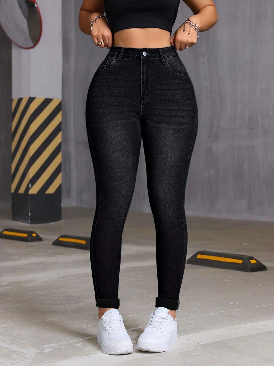 Jeans ajustados de cintura alta con puños y bolsillos desgastados, adecuados para usar en Navidad y otoño - Negro profundo - Ver 1