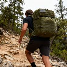 Mochila de camuflaje para exteriores: fibra de poliéster resistente, diseño de camuflaje, estructura con múltiples compartimentos adecuada para senderismo, acampada, caza y escalada, colores mezclados, cierre con cremallera, compartimento para ordenador portátil, mochila resistente | Mochila de camuflaje | Sistema de soporte estructurado, mochila de viajela resistente | Mochila de camuflaje | Sistema de soporte estructurado, mochila de viaje - Verde militar - Ver 8