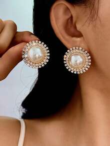 زوج من أقراط الأزياء الأوروبية والأمريكية الكلاسيكية المرصعة باللؤلؤ، أقراط حلقية فاخرة مبالغ فيها على طراز القصر للنساء