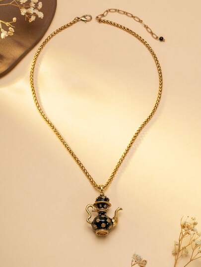 Vintage Gold Liquor Flask Pendant Necklace - Retro European Style Liquor Flask Necklace - Engraved Liquor Flask Pendant Necklace - Vintage Art Style Liquor Flask Necklace - Gold Chain Liquor Flask Pendant Vintage Necklace - Vintage Theme Party: Pair With Retro Dresses Or Suits To Create A Strong Vintage Vibe. - Art Exhibition/Creative Market: Combine With Artistic Outfits To Highlight The Artistic Aesthetics Of The Vintage Liquor Flask Design. - Daily Personal Style