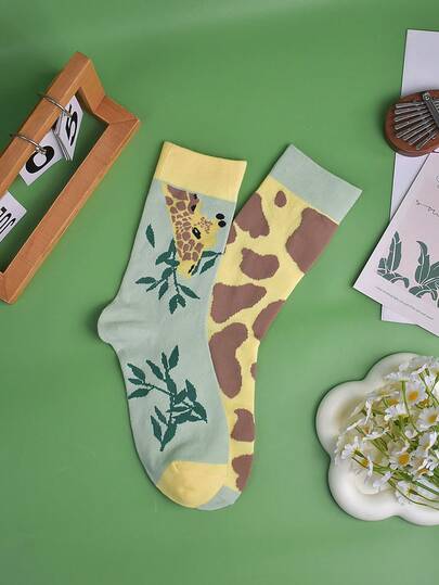 1 Pair Cute Giraffe Pattern Versatile Casual Mid-Calf Socks For Women