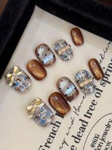 10片棕色和蓝色格子、蝴蝶结、波点、玻璃珠猫眼图案的按压式短假指甲，可爱温柔，方形和圆形可卸式假指甲，适合女性和女孩作为礼物，带收纳盒，秋冬季