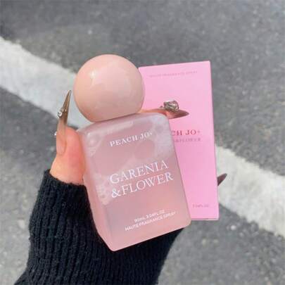 1 bouteille de 90 ml de parfum pour femme, avec une fragrance classique, convenant aussi bien à une utilisation intérieure qu'extérieure, en tant que désodorisant, avec une fragrance longue durée. Élément essentiel pour les rendez-vous, les fêtes et les vacances. Convient aux familles, hôtels et bureaux. Un cadeau idéal pour les amis et la famille ! Cadeaux pour les femmes, parfums décoratifs pour la chambre, fêtes de festival, cadeaux de Noël, cadeaux de la Saint-Valentin