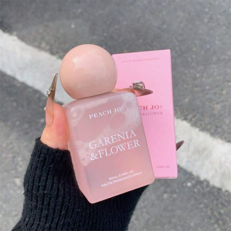 1 bouteille de 90 ml de parfum pour femme, avec une fragrance classique, convenant aussi bien à une utilisation intérieure qu'extérieure, en tant que désodorisant, avec une fragrance longue durée. Élément essentiel pour les rendez-vous, les fêtes et les vacances. Convient aux familles, hôtels et bureaux. Un cadeau idéal pour les amis et la famille ! Cadeaux pour les femmes, parfums décoratifs pour la chambre, fêtes de festival, cadeaux de Noël, cadeaux de la Saint-Valentin - Multi-parfums - Voir 1