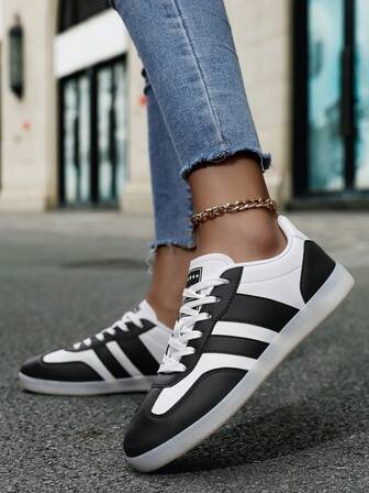 新款高品质女士时尚休闲复古运动鞋，双色奢华平底鞋，白色学生情侣鞋，鞋子，圣诞节，感恩节，新年节日礼物