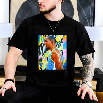 07b1dd9d-d2e2-48aa-a928-b83865274e17Esta camiseta unisex de 220 g, 15375 % algodón, está confeccionada con fibras resistentes y de alta calidad que se adaptan a diferentes tipos de cuerpo, ofreciendo comodidad y durabilidad. Esta chaqueta transpirable es ideal para todas las estaciones, desde primavera/verano hasta otoño/invierno, perfecta para vacaciones y conjuntos de fin de semana.