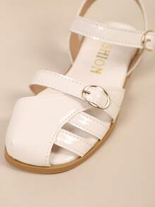 Girls' Outdoor Sandals, Summer New Style, Round Toe Hollow Rhinestone Sticker, Anti-Slip, Fashionable & Elegant, Children Flat Beach Sandals