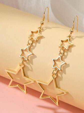 2 st. moderiktiga ihåliga stjärnformade örhängen med enkel stil, lämpliga för kvinnor att bära dagligen, gå ut och leka, dejta och ge till vänner som en perfekt present