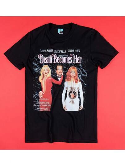 Camiseta gráfica vintage del cine 'Death Becomes Her' - Camiseta casual de cuello redondo negra con estampado rojo y blanco, manga corta, ajuste regular para hombres y mujeres, perfecta para ropa casual, ropa para todas las estaciones| Camiseta Gráfica Vintage| Ajuste cómodo, camiseta 'Death Becomes Her'
