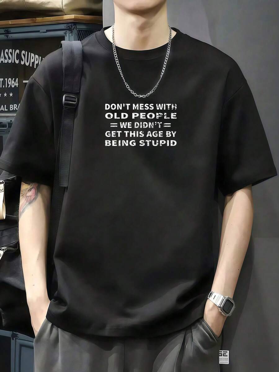 No te metas con los viejos. No llegamos a esta edad por serlo. Camiseta Camiseta de manga corta de algodón de 220 g, impresión por una cara - Negro - Ver 1