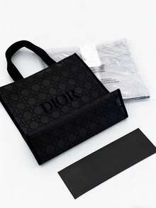 Dior 蕾丝网眼手提包，2026春夏新款时尚单品。旅行必备。化妆包，经典黑色藤格纹设计，透明网眼外层 - 黑色 - 查看 8