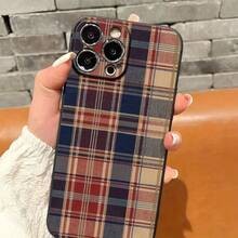 A Mobile Phone Case With A Plaid Design, Showcasing A Traditional Tartan Pattern In Warm Hues, Compatible With For Iphone Models 17, 16, 15, 14, 13, 12, And 11 Pro, Made From Sturdy Material, It Offers Shock-Resistant Protection, This Makes For An Excellent Present For Family, Friends, Kids, Birthdays, The Spring Festival, Holidays, And For Partners On Valentine'S Day - màu đen - Xem 6