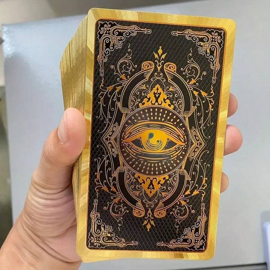 1 Lá bài Tarot bằng nhôm vàng, Thẻ trò chơi trên bàn bằng nhựa chống thấm nước in nóng, Thẻ bài Tarot cho người mới bắt đầu, 78 lá bài Tarot cổ điển với ý nghĩa phong phú, Kích thước 4,72x2,76 inch, Quà tặng lý tưởng cho trẻ từ 14 tuổi trở lên, Chất liệu chính là PET, Bộ bài Tarot hoàn chỉnh bằng nhôm vàng, Thẻ bài Tarot bền, Bộ bài Tarot độc đáo bằng vàng vàng, Trò chơi bói toán, Halloween, Giáng sinh, Phục sinh, Hàng hóa ngày lễ