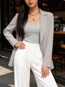 The Slim Fit Fits The Body Shape Without Being Restrictive, Creating A Neat And Capable Female Silhouette And Showing An Elegant Figure. The Classic Suit Collar Design Is Simple And Elegant. The Single-Button Placket Is Embellished With Exquisite Metal Buttons, And The Details Show A Sense Of Quality. - 灰色 - 查看 4