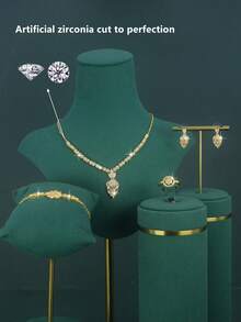 Conjunto de joias de luxo para noivas, estilo real, com design geométrico e franjas, banhado a ouro 18K, cravejado com zircônias cúbicas brancas. Inclui colar, pulseira, brincos e anel. Ideal para uso diário em casamentos e como presente de aniversário de casamento (embalagem para presente inclusa). - Conjunto Geométrico - Ver 3