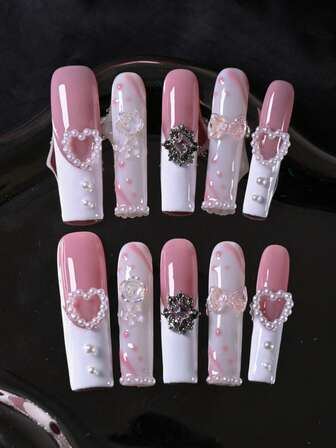 CrystalHola 圣诞节 10 款手工按压式美甲，法式美甲，长方形美甲，粉色甲面饰以珍珠、蝴蝶结、宝石，手工绘制，全覆盖设计，可拆卸可重复使用，经久耐用，独特的夏季指尖艺术，派对和婚礼必备时尚配饰。