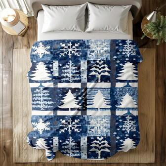 1pc Winter Cozy Blue & White Christmas Flannel Blanket, Snowflake & Pine Tree Pattern, Warm Home/Office Throw Blanket, Soft & Comfortable Fleece Blanket, Suitable For Bed, Sofa, Christmas & New Year Ideal Gift, Leopard Snowman Design | Warm & Fashionable | Christmas Decor