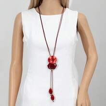 قلادة طويلة من سبيكة الألومنيوم والراتنج بتصميم عشوائي، بأشكال وألوان وأنماط متنوعة، بأسلوب عطلة عادي