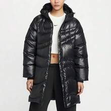 Nike Therma-FIT Oversize 防水羽绒服，女款，运动服饰 Swoosh 系列，HV2752-010 - 黑色 - 查看 1