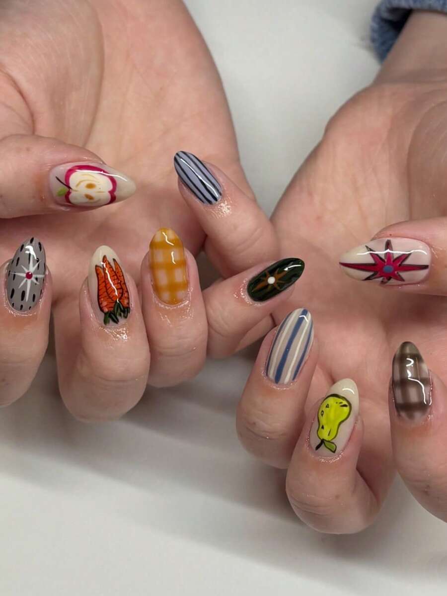 24 piezas de uñas postizas con forma de almendra, estilo pastoril de frutas y verduras para fiestas, zanahoria de dibujos animados con tablero de ajedrez amarillo, pera amarilla, estrella de color gris-verde que a menudo se usa para asistencia diaria, citas, reuniones, fiestas, salidas, bodas y otras ocasiones. Uñas postizas con pegamento de gelatina 1 pieza 1 lima